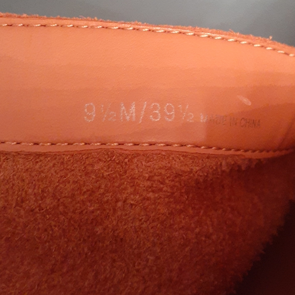 Vince Camuto - Picture 2 of 7